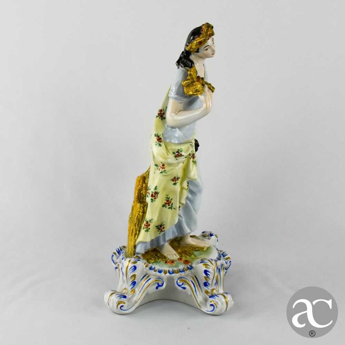 Figura Feminina, representando o Verão, porcelana Espanhola JG