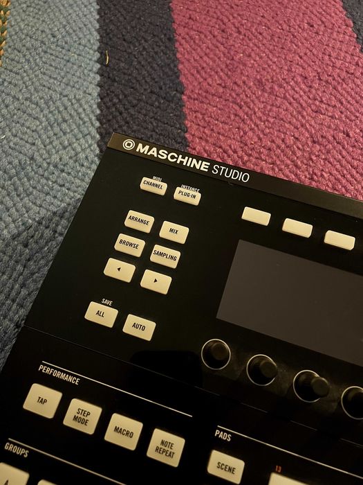 Native Instruments Maschine Studio (com software)
