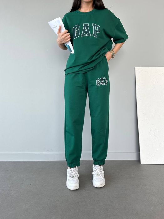 Жіночий костюм GAP