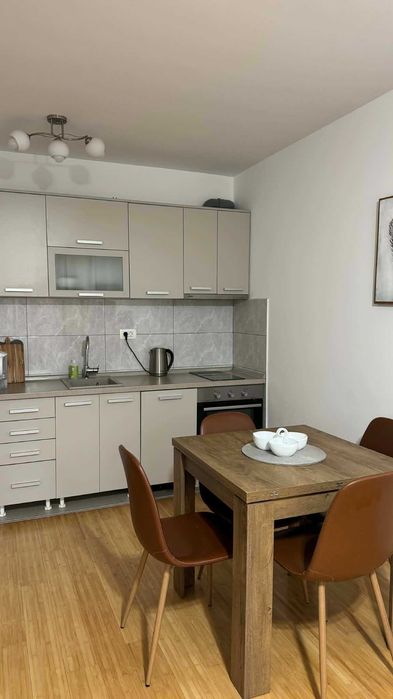 Бар Илино ВИДОВАЯ на горы-город. 30м - один из 2-х кругов с заправками