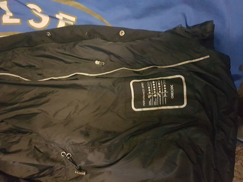 Продам оригинальную мужскую куртку Geox