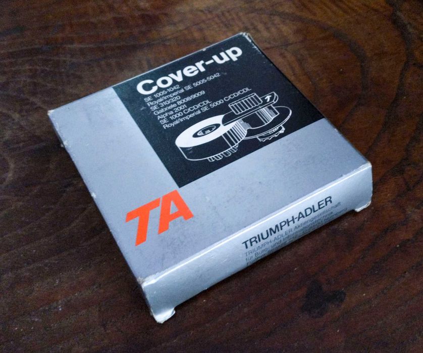 Máquina de escrever elétrica Triumph Adler (TA) Gabriele 9009