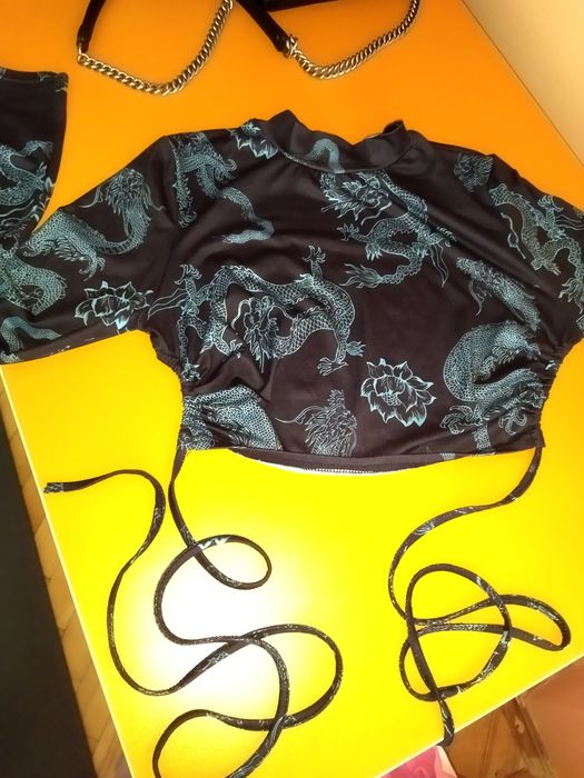 Топ на зав'язках з драконами