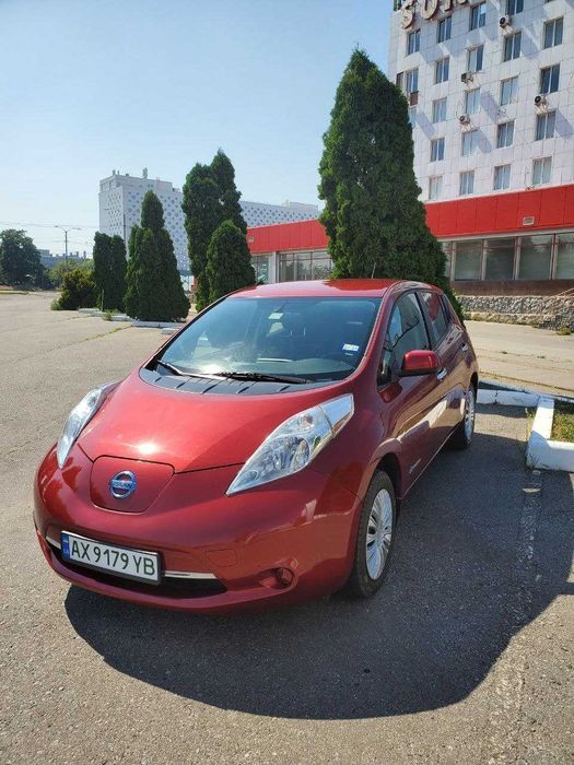 Продам Nissan Leaf 2014