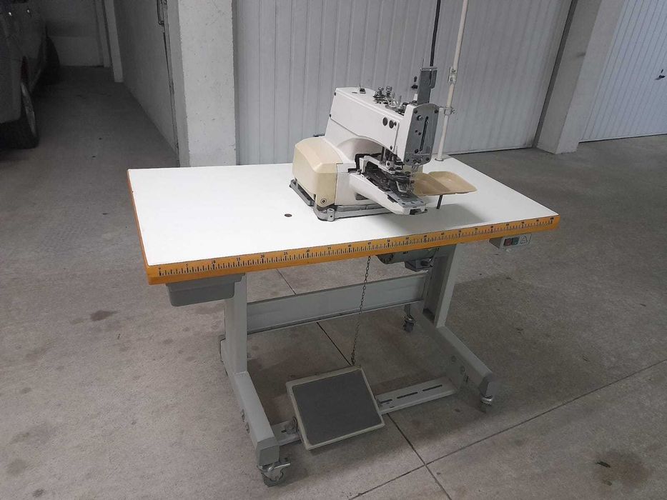 Máquina de pregar botões sewmaq 2e4furos e em cruz.