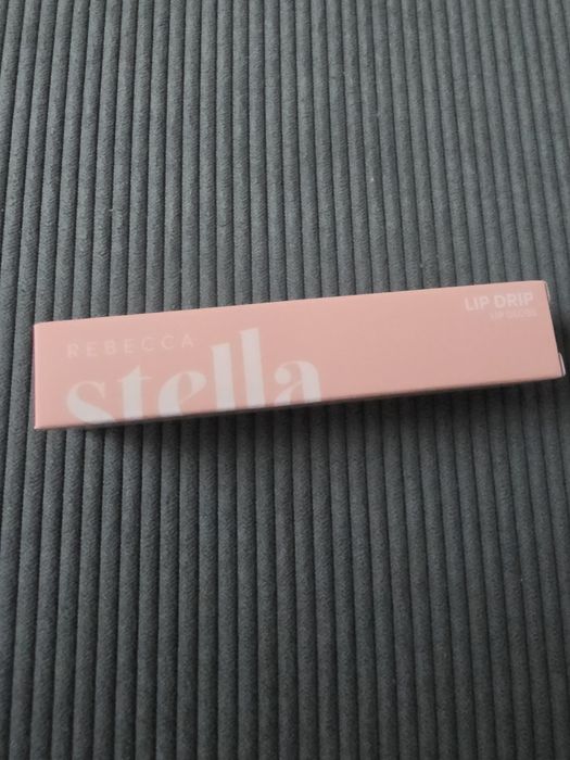 Rebecca Stella Lip Drip Berry Rizz Innowacyjny błyszczyk do ust o żelowej formule