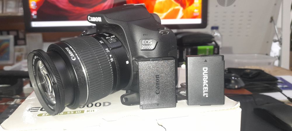 Canon EOS 2000D .