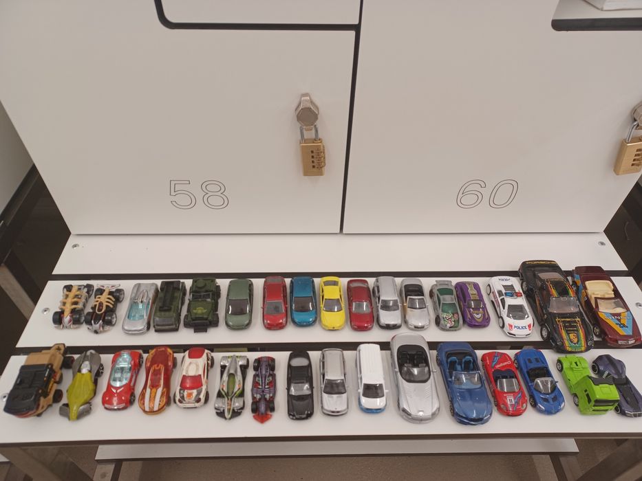 Veiculos escala col.Alfa Romeu/Peugeot/Mini/porshe/BMW/Toyota