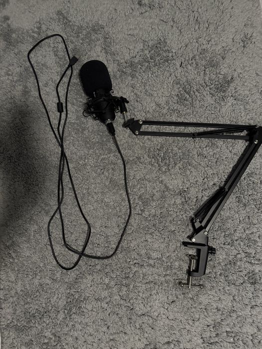 mikrofon na statywie GENESIS