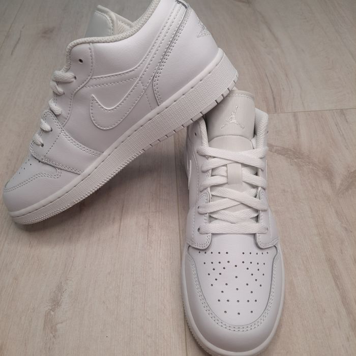Оригінальні жіночі кросівки NIKE AIR JORDAN 1 LOW (GS) SNEAKERS WHITE