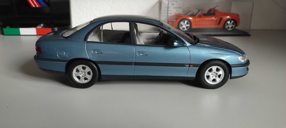 Opel Omega B Triple9 1:18