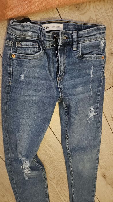 Spodnie jeansy rurki Zara vintage przetarcia 134 cm wiosna