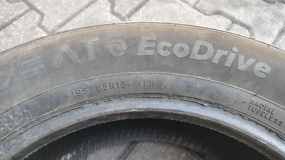 2x 195/65R15 Ceat EcoDrive