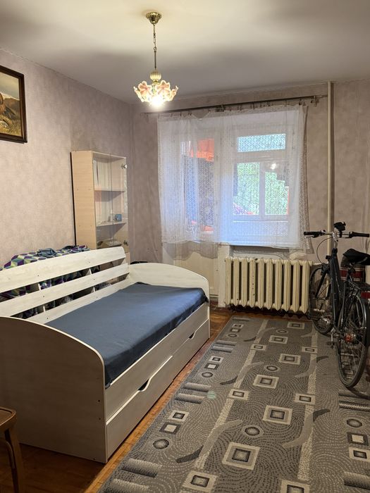 Продаж трикімнатної квартирив центрі молодіжного , зупинка Лесі Українки