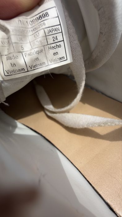 Butu snekersy ugg skora