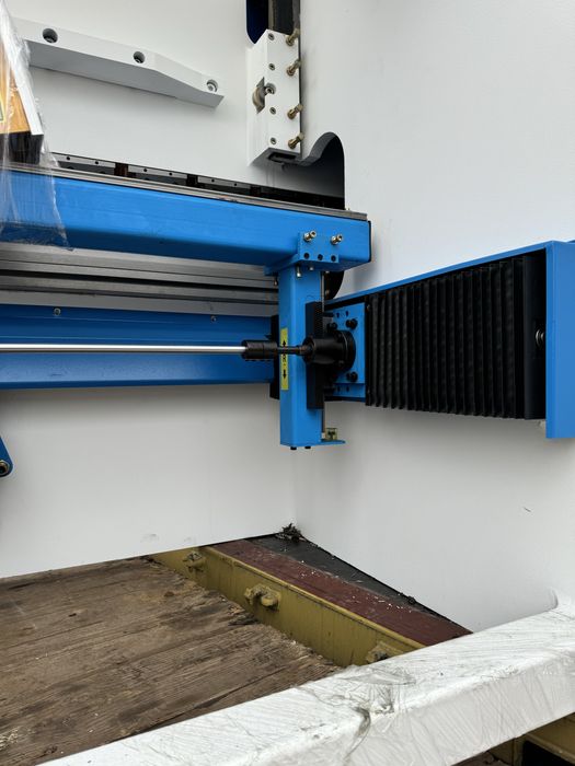 Листогибочный пресс CNC135х3200 с контроллером 4 оси