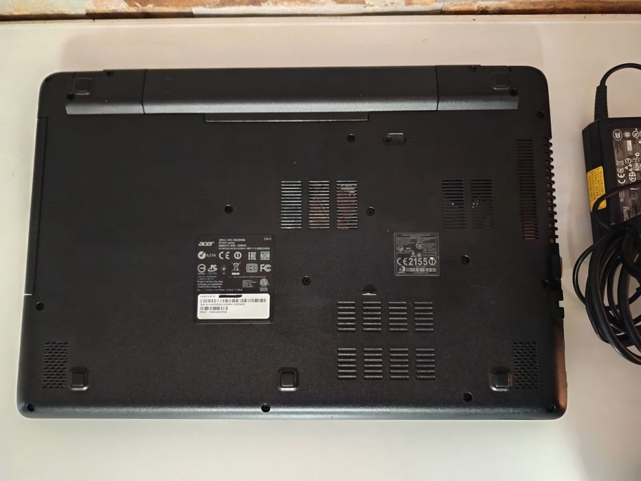 Portátil Acer / Gráfica 1GB / 8GB RAM / SSD 120GB