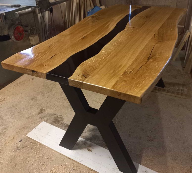 Stół dębowy z żywica epoksydową 160 cm x 75 cm
