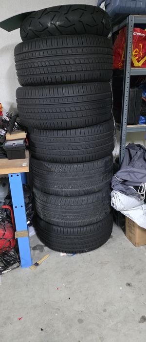6 pneus 275/45 R19 Pzero a mais de meio piso e 4 Jantes