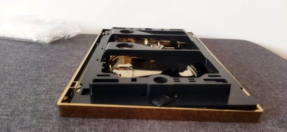 Placa de atuação dupla para descarga de autoclismo