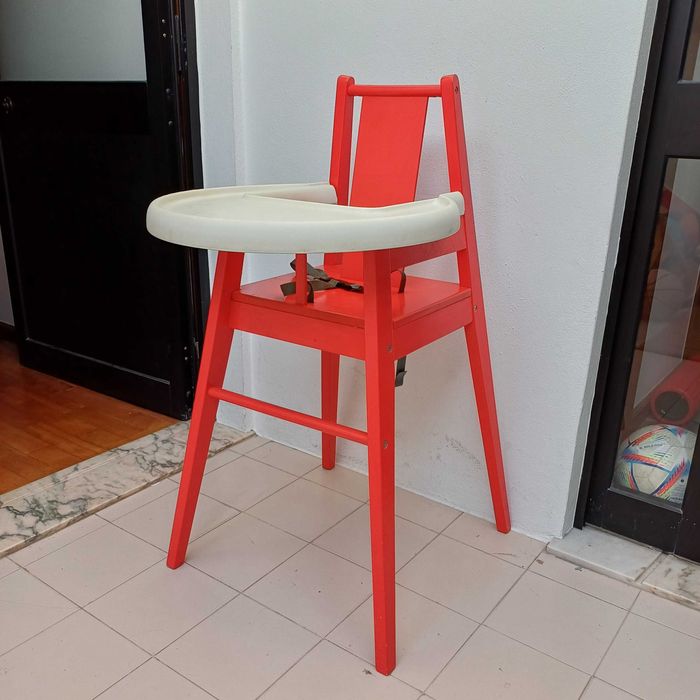 Cadeira de comer para bebé/criança. Linda!