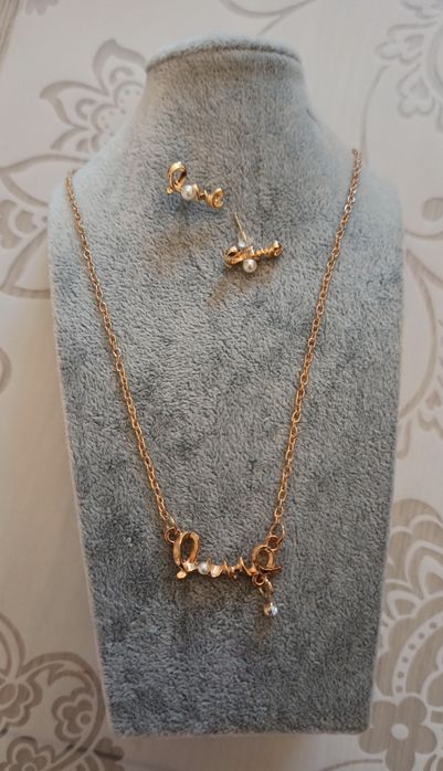 Komplet biżuterii damskiej naszyjnik+ kolczyki Love