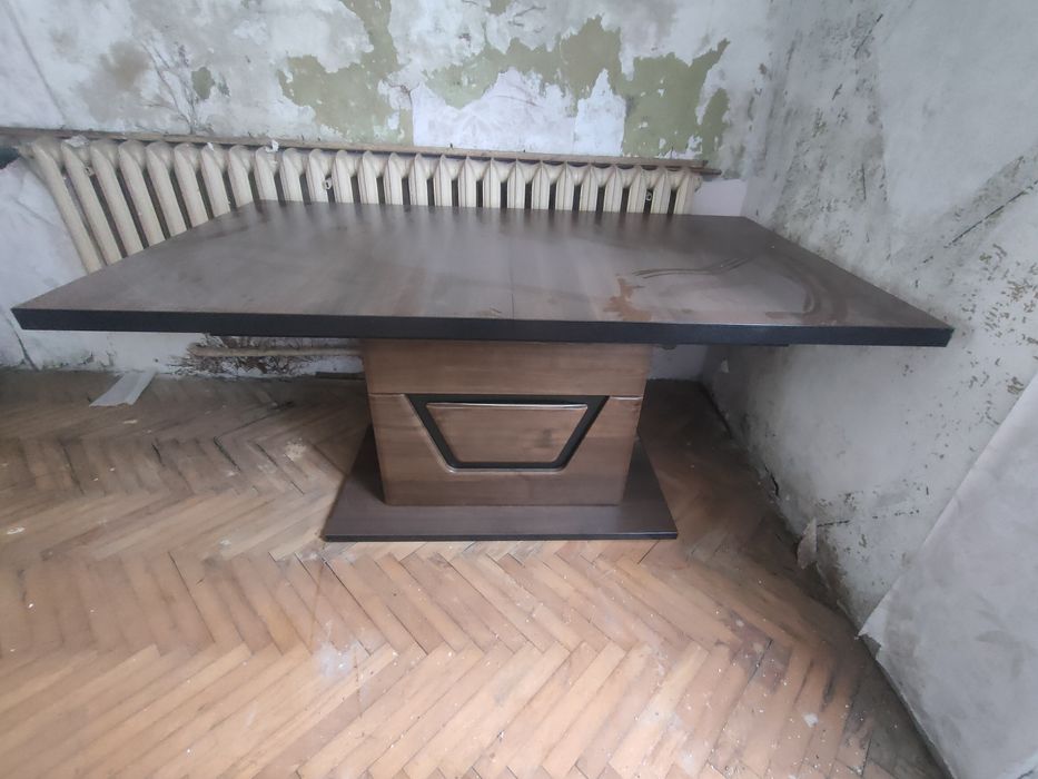 Stół do jadalni w bardzo ładnym stanie