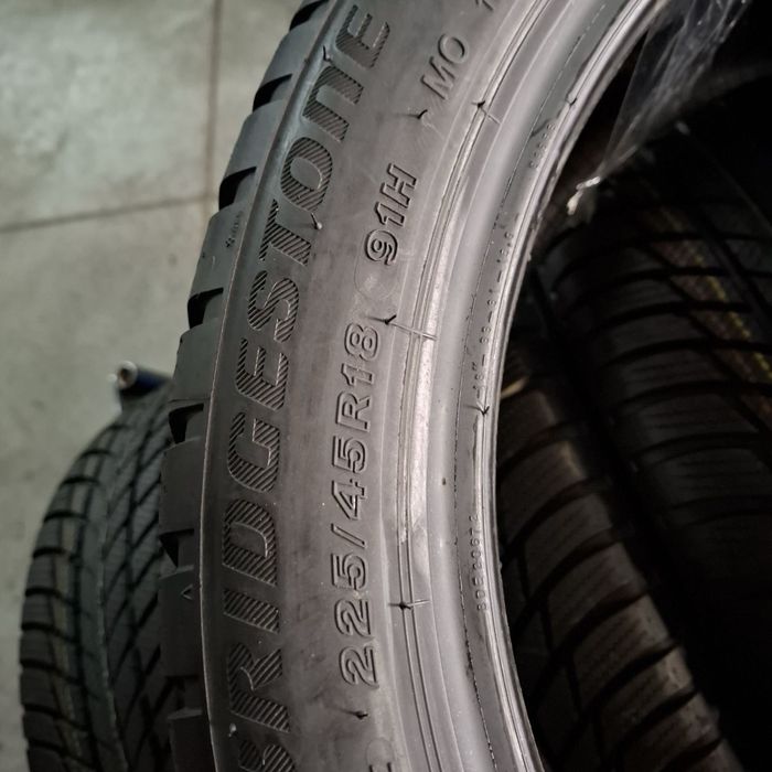 225/45/18 R18 Bridgestone Blizzak LM001 4шт нові зима