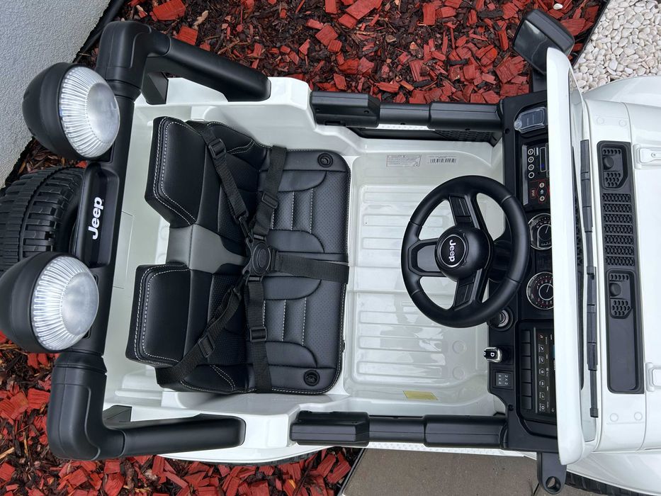 Auto autko samochód Jeep Wrangler Rubicon 4x4 na akumulator dla dzieci