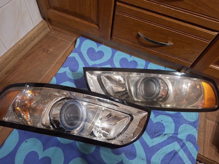 фари на Volvo S40 або V50