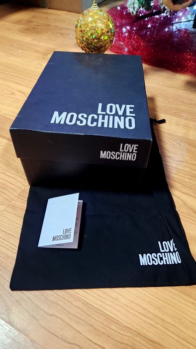 Caixa e dustbag com certificado Love Moschino