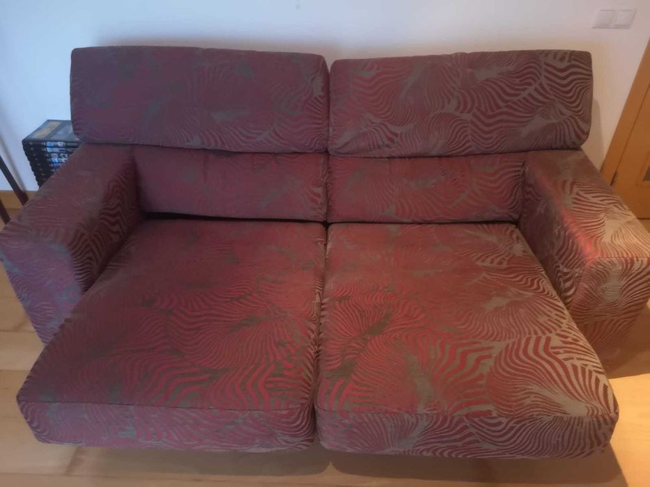 Sofá com chaise longa em bom estado
