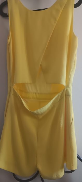 Macacão curto M 2a mão amarelo verão/primavera