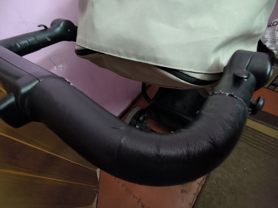 Срочно продам детскую каляску 2в1