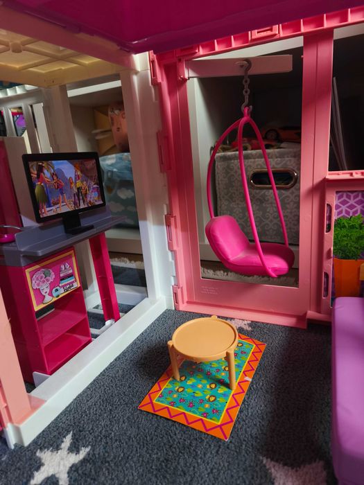 Trzypoziomowy domek Barbie