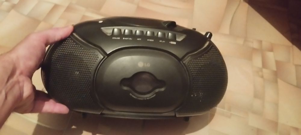 Продам Бумбокс Lg.