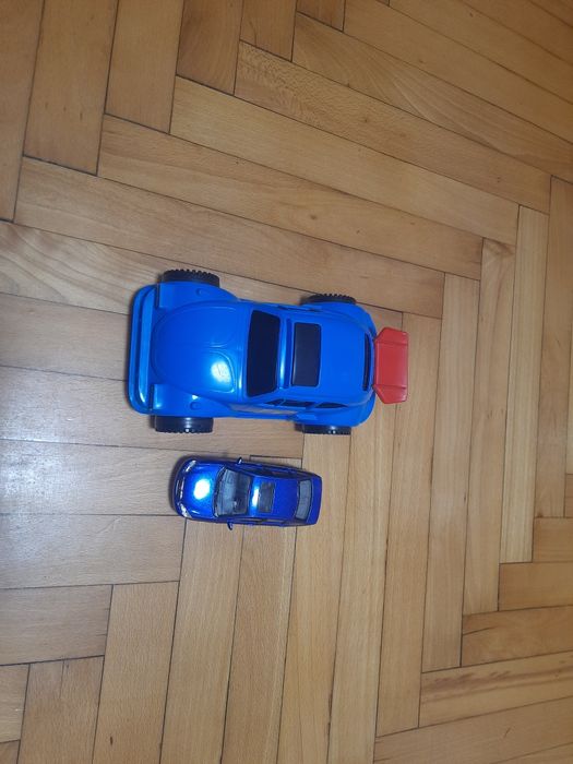 4 Машинки, 2  на радіокеруванні і 2 прості