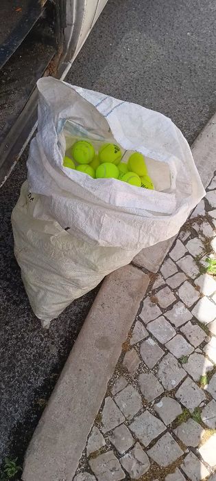 Bolas de ténis  com meio piso