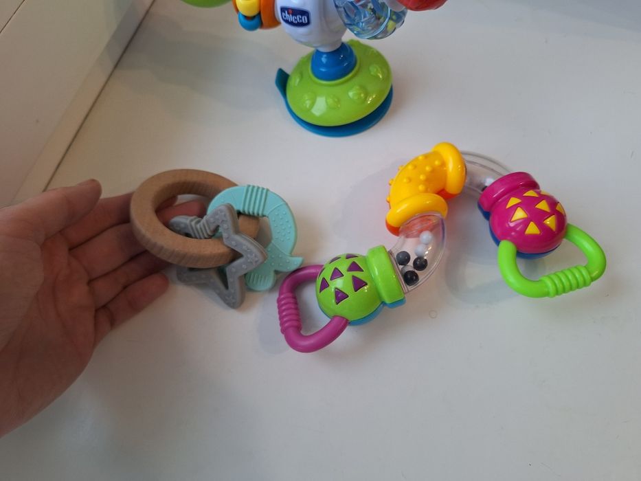 Набір розвивальних іграшок chicco: гусеничка на присосці + гризунці