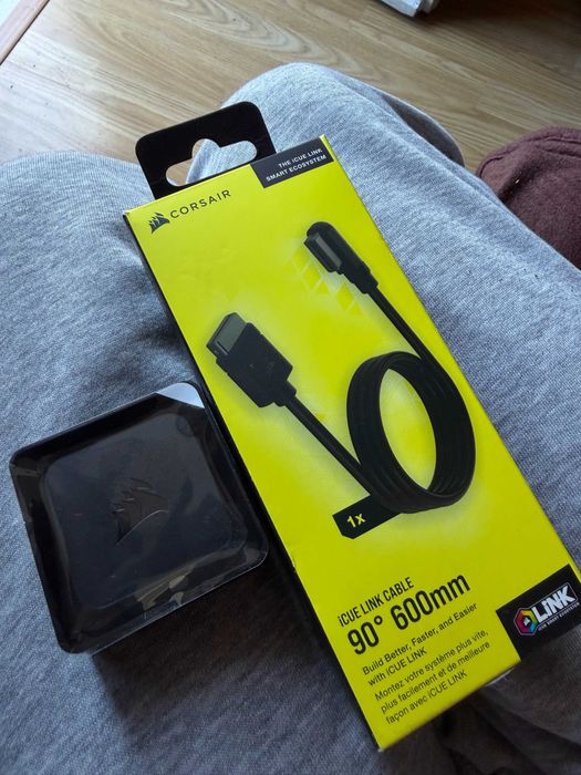 Corsair iCUE Link System Hub + Cabo 600mm 90° (Novo)