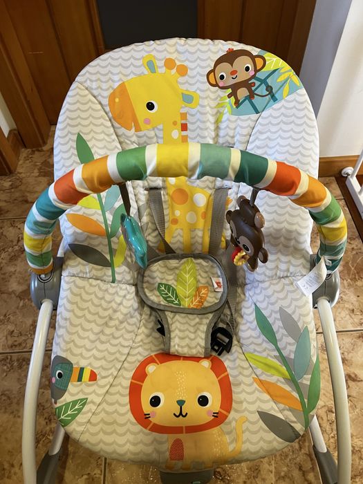 Espreguiçadeira como nova, vibra e balança