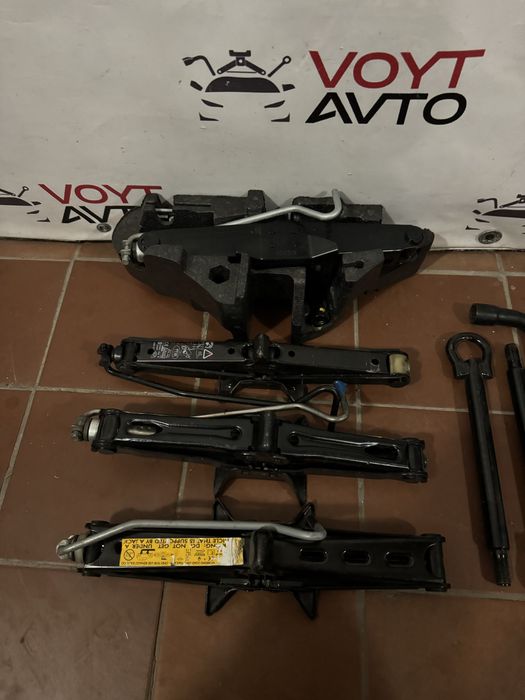 Буксировочний Крюк на всі моделі Рено Renault Megane Scenic Kango Ключ