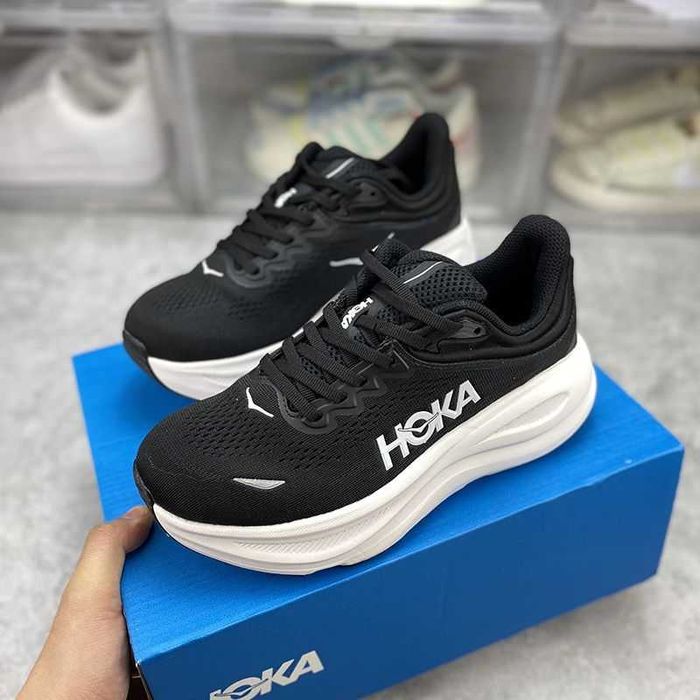 Кросівки для бігу Hoka Bondi 9