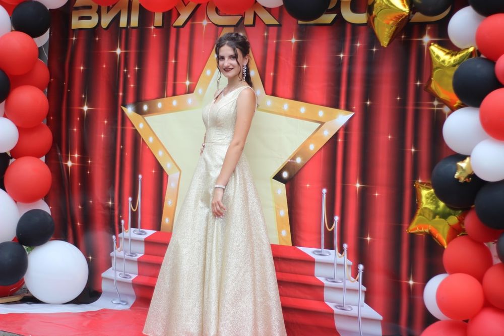 ВИПУСКНА СУКНЯ. Стан хороший