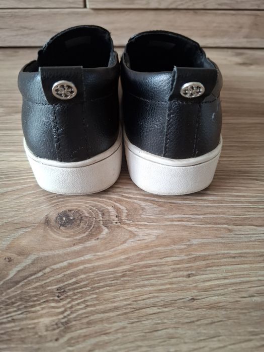 buty damskie półbuty czółenka czarne Guess rozm. 39