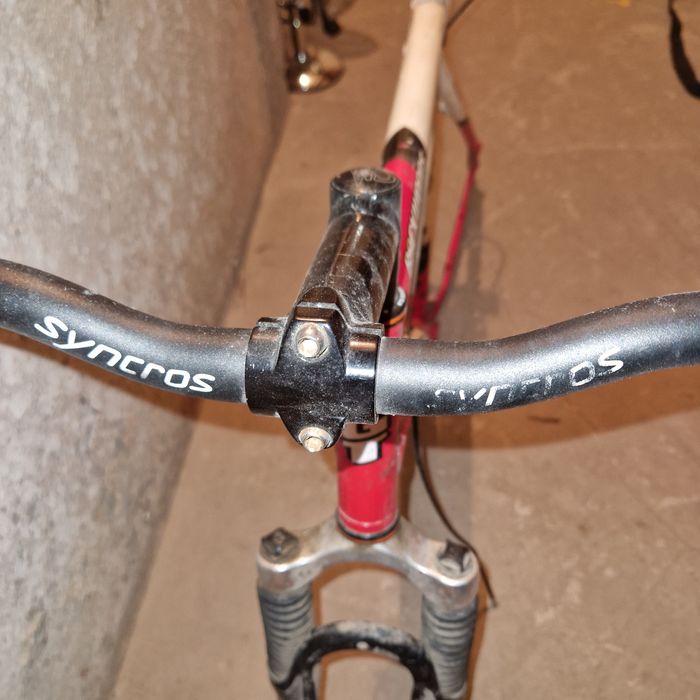 Rama rowerowa GT z amortyzatorem i kierownicą