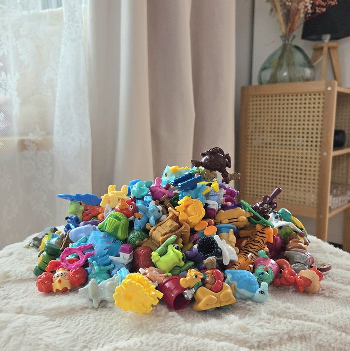 Zabawki z jajka niespodzianki mix figurek zestaw kinder surprise paczka
