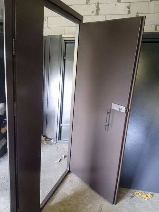 Вхідні двері в підʼїзд Київ. Дверь в подъезд на заказ. Металеві двері