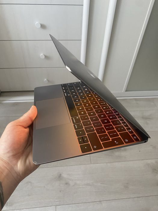 Mackbook 12 2017 M3 8/256, apple