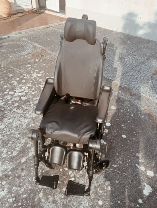 Cadeira de rodas geriátrica